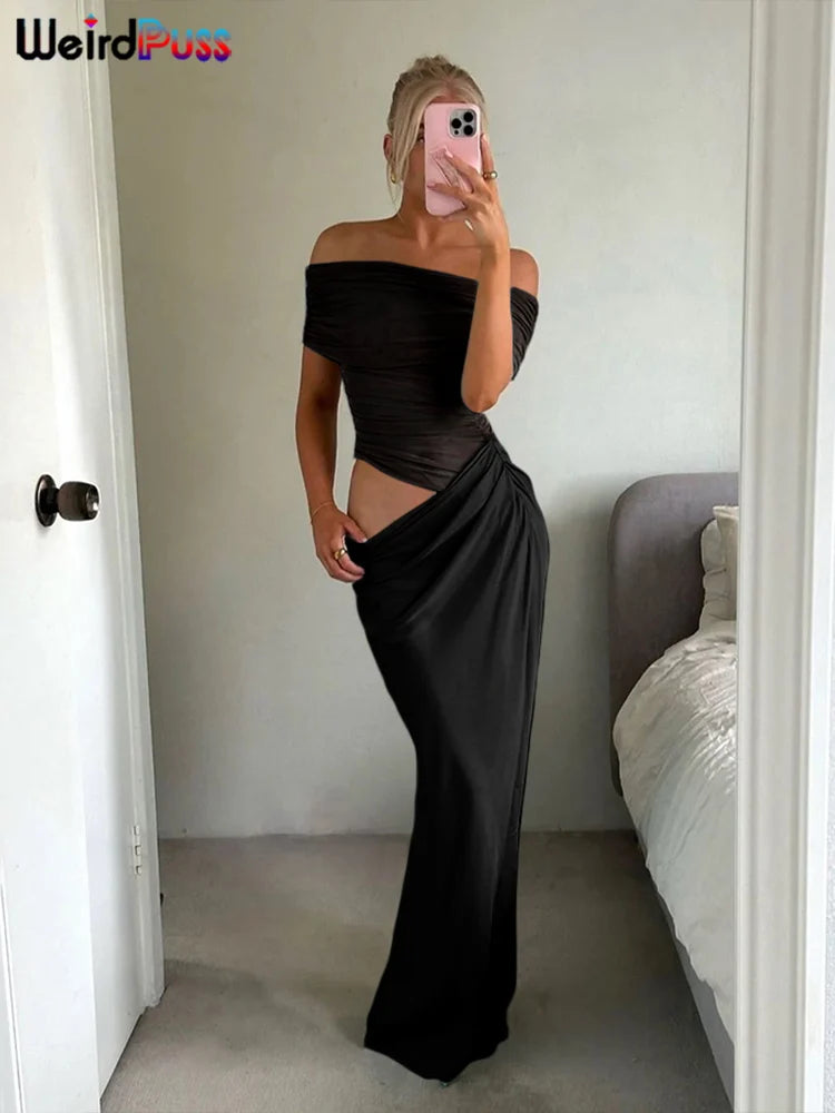 Vestido curto com franzido e modelagem irregular, em tule patchwork, decote canoa e estampa de gatinhos