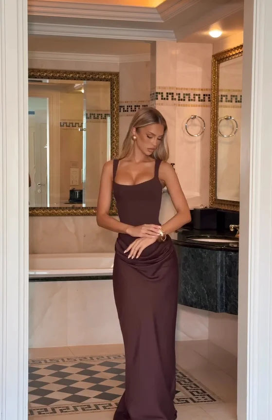 Vestido feminino plissado liso com alças, decote quadrado, sem mangas e ombros à mostra