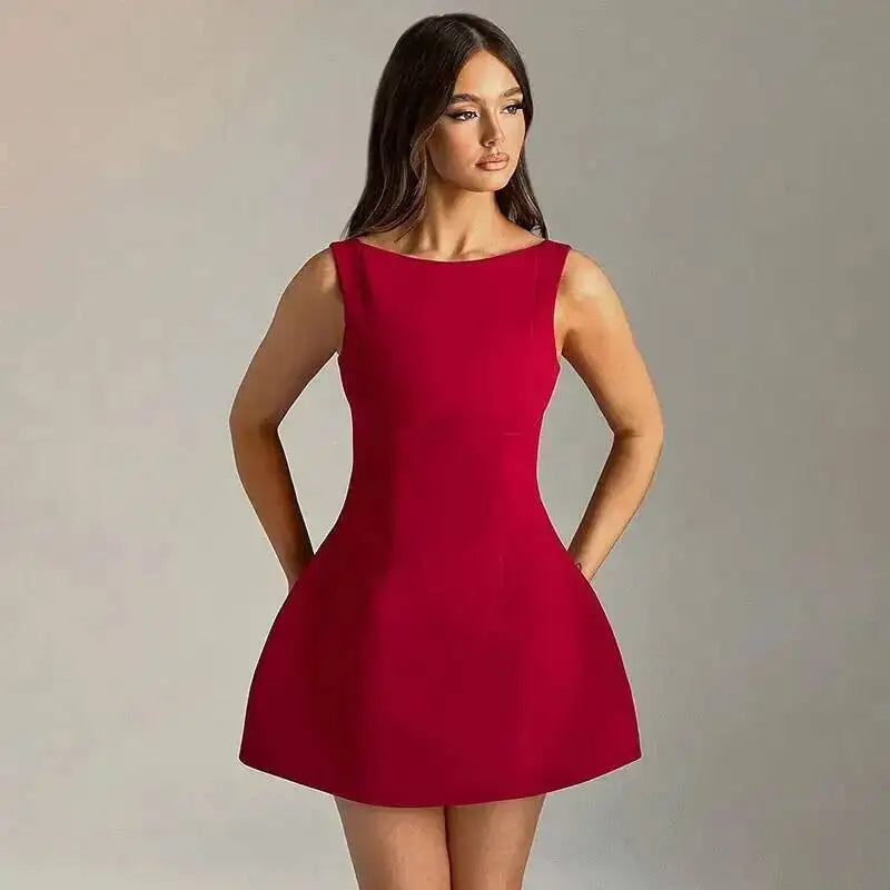 Vestido curto e justo de tecido duplo e elegante.