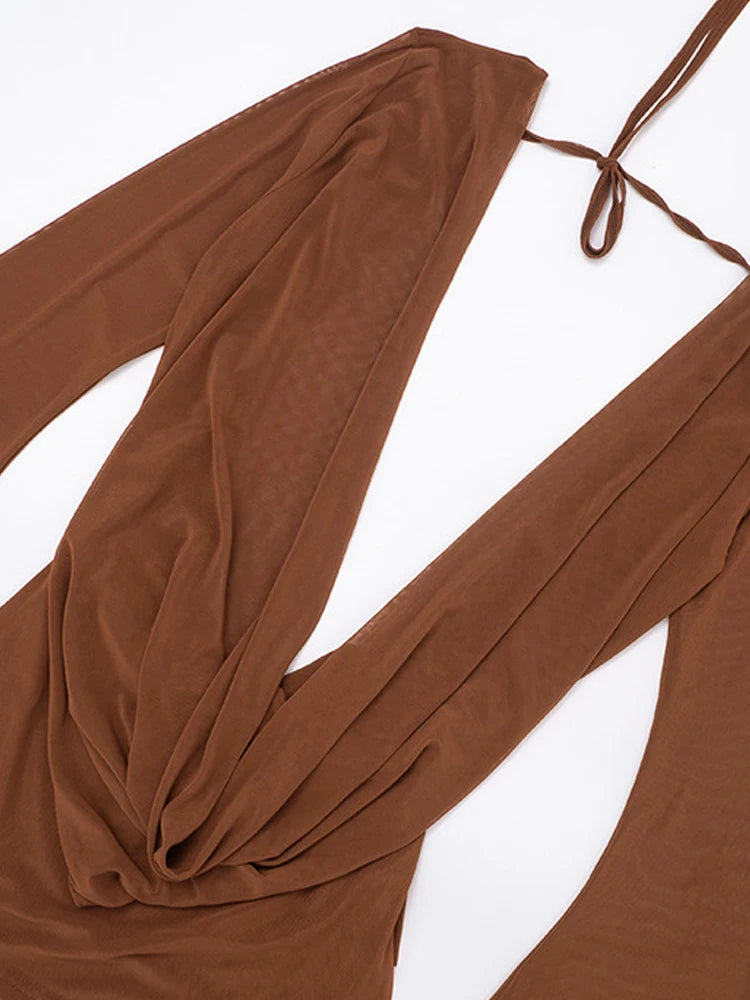 Vestido curto de malha transparente com mangas flare elegantes e decote em V franzido